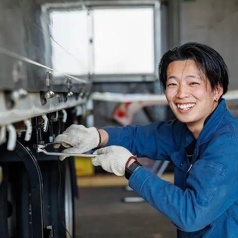 笑いながら作業中です
